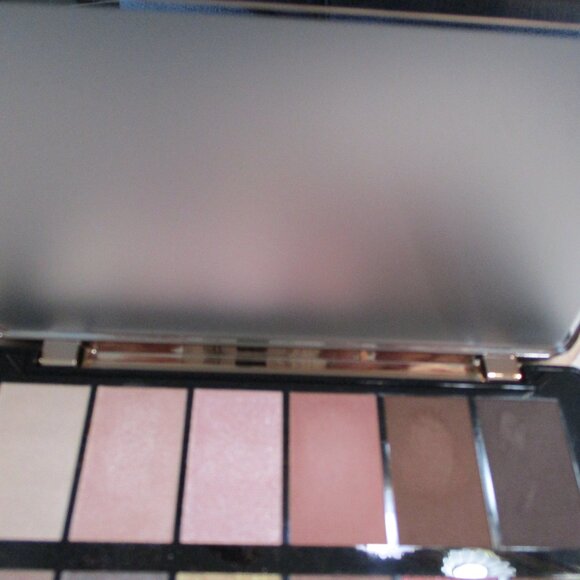 Lancome Holiday 2024 Rose Gold Palette and Makeup Storage Folio - Picture 2 of 10